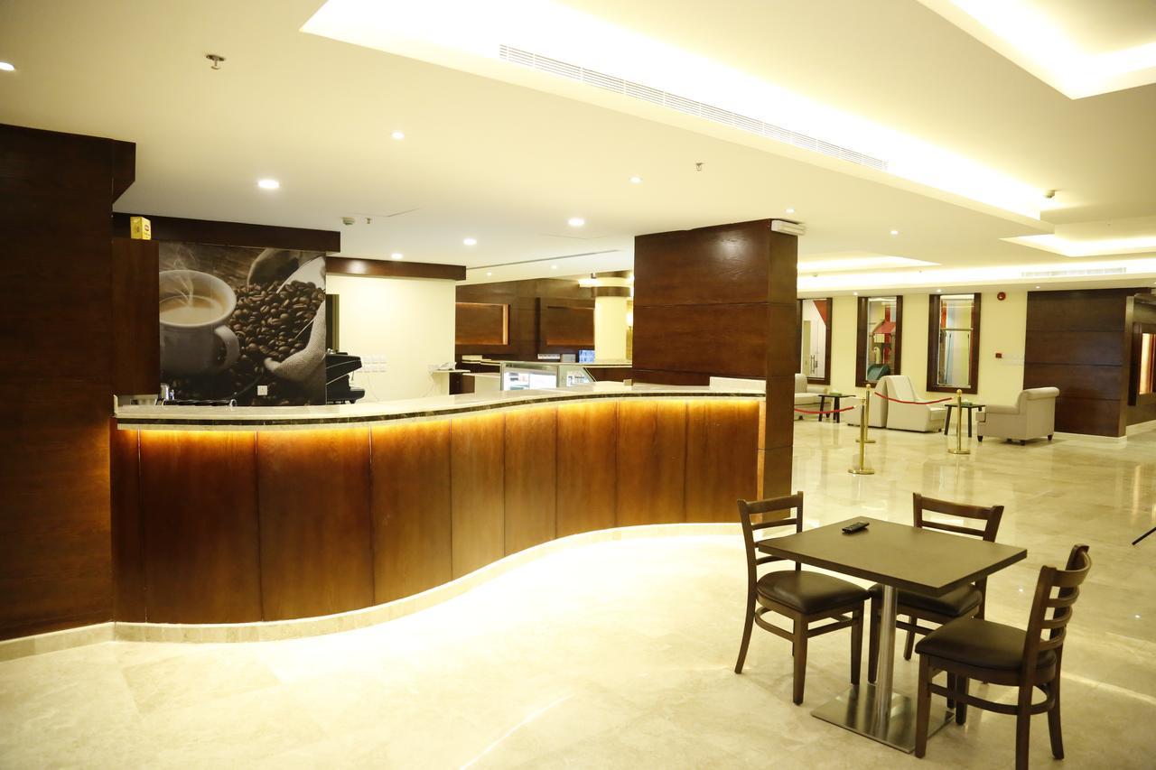 Flora Hotel Suite 2 فلورا2 للشقق المخدومة Rijád Kültér fotó