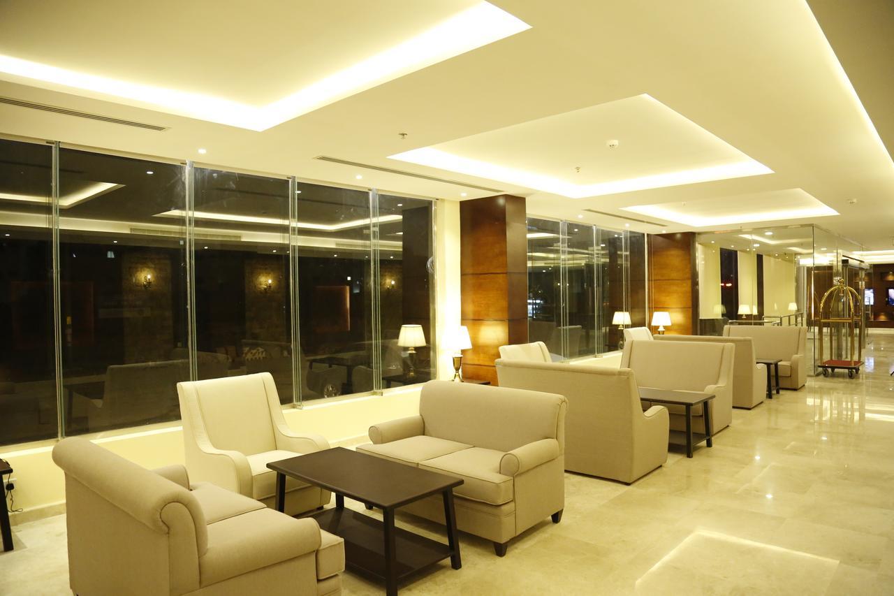 Flora Hotel Suite 2 فلورا2 للشقق المخدومة Rijád Kültér fotó