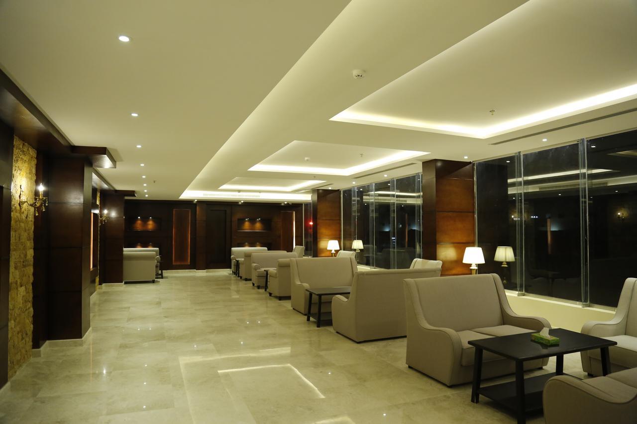 Flora Hotel Suite 2 فلورا2 للشقق المخدومة Rijád Kültér fotó