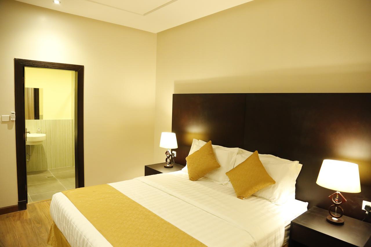 Flora Hotel Suite 2 فلورا2 للشقق المخدومة Rijád Kültér fotó