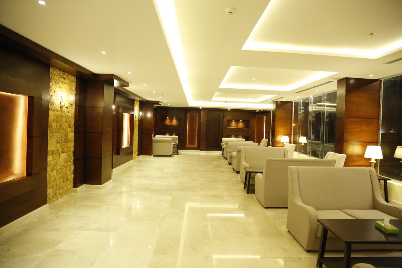 Flora Hotel Suite 2 فلورا2 للشقق المخدومة Rijád Kültér fotó