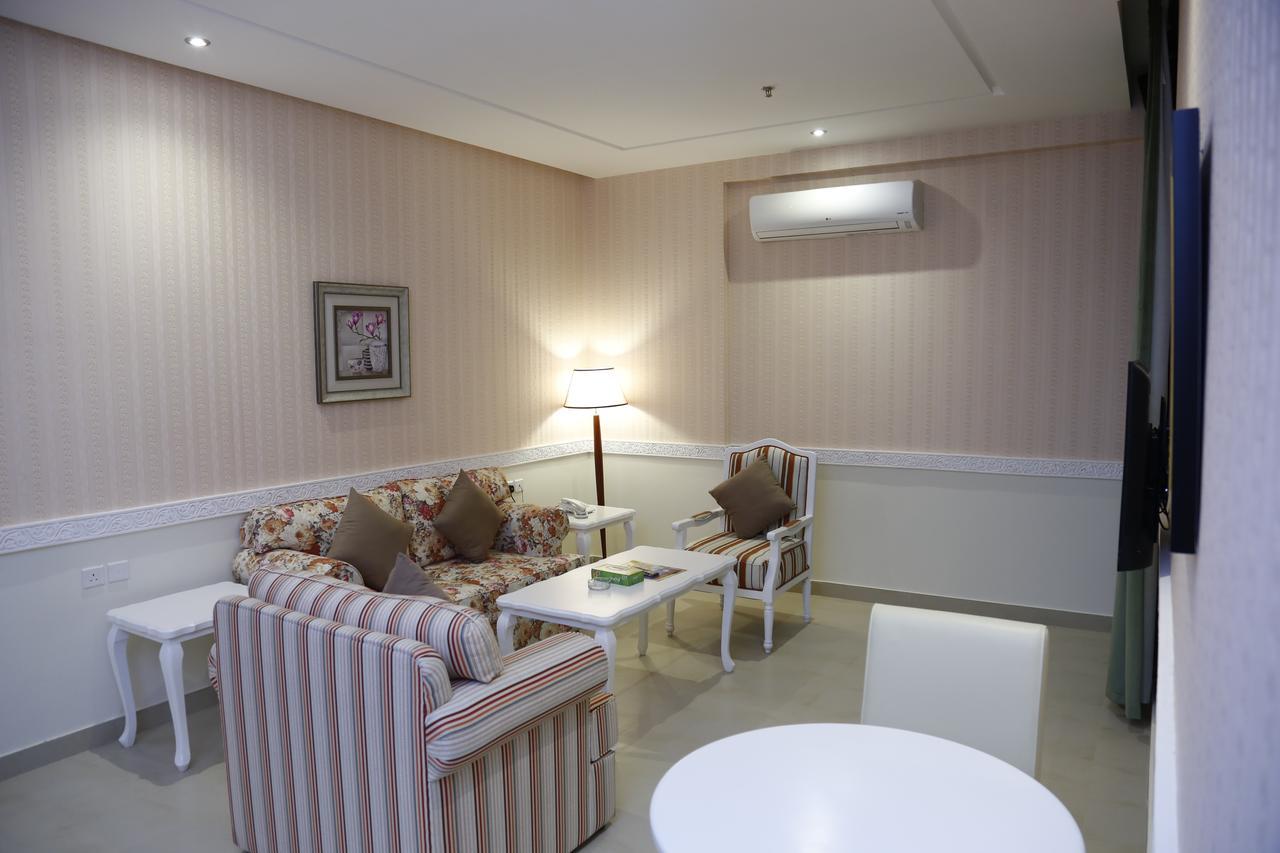 Flora Hotel Suite 2 فلورا2 للشقق المخدومة Rijád Kültér fotó