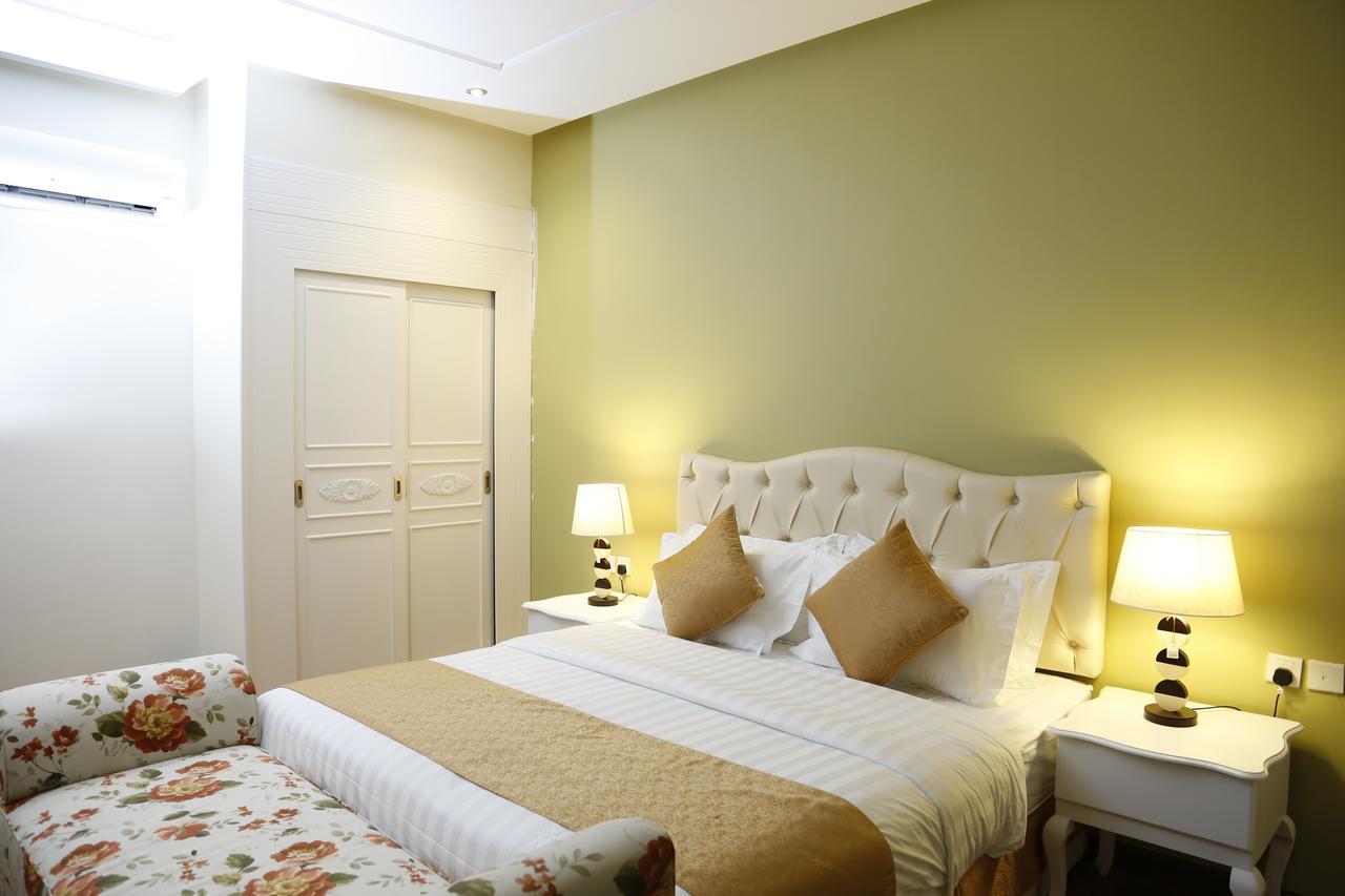 Flora Hotel Suite 2 فلورا2 للشقق المخدومة Rijád Kültér fotó