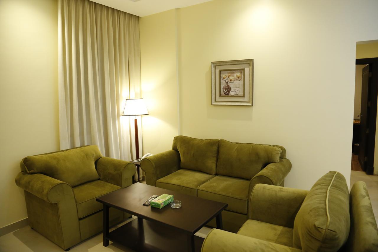 Flora Hotel Suite 2 فلورا2 للشقق المخدومة Rijád Kültér fotó