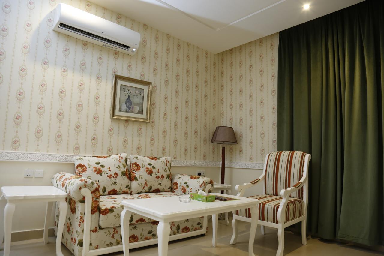 Flora Hotel Suite 2 فلورا2 للشقق المخدومة Rijád Kültér fotó