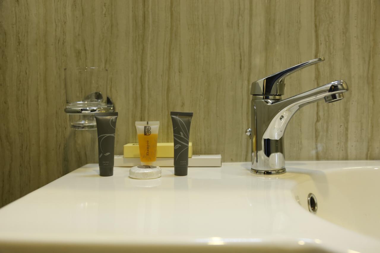 Flora Hotel Suite 2 فلورا2 للشقق المخدومة Rijád Kültér fotó