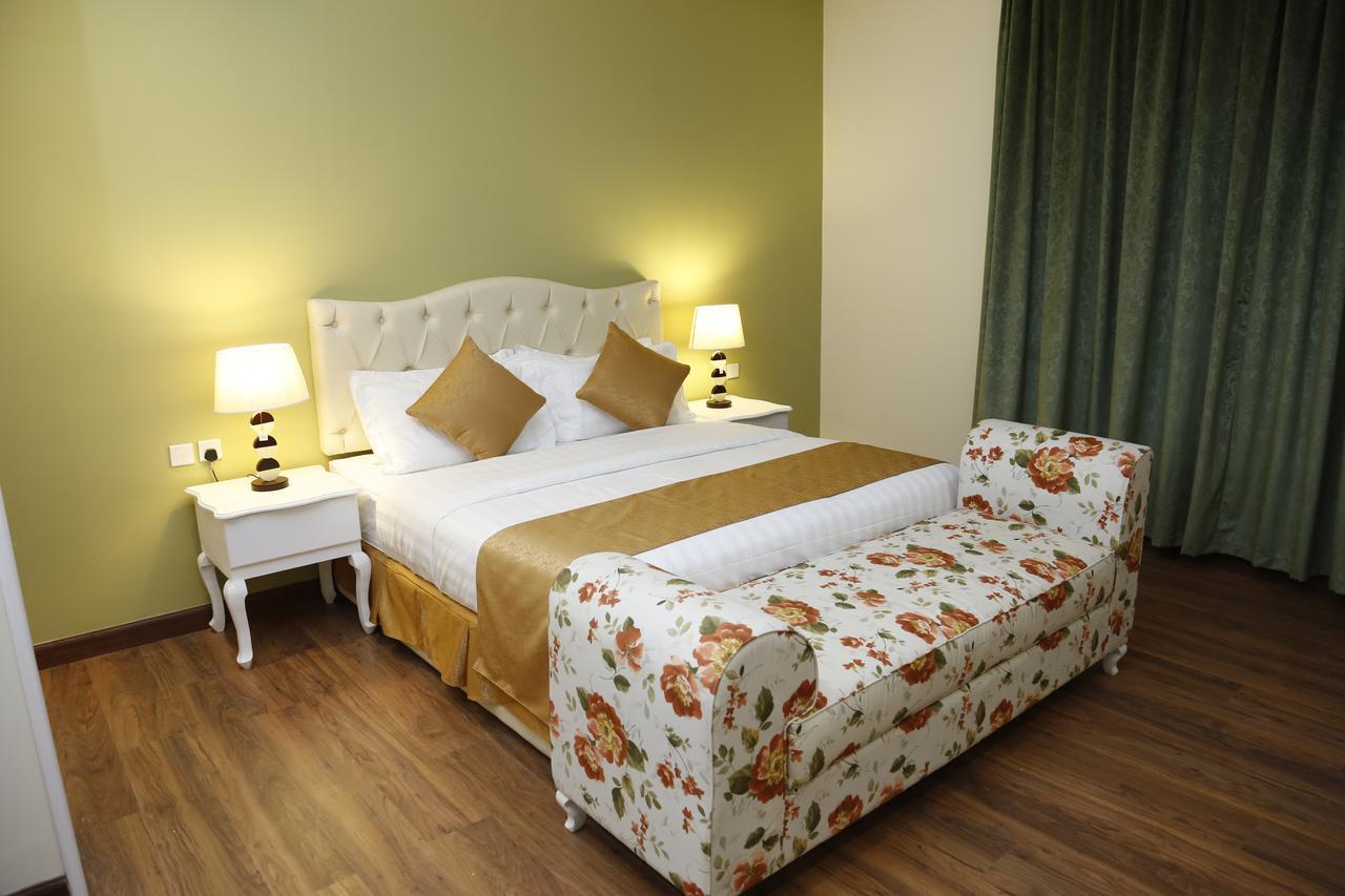 Flora Hotel Suite 2 فلورا2 للشقق المخدومة Rijád Kültér fotó