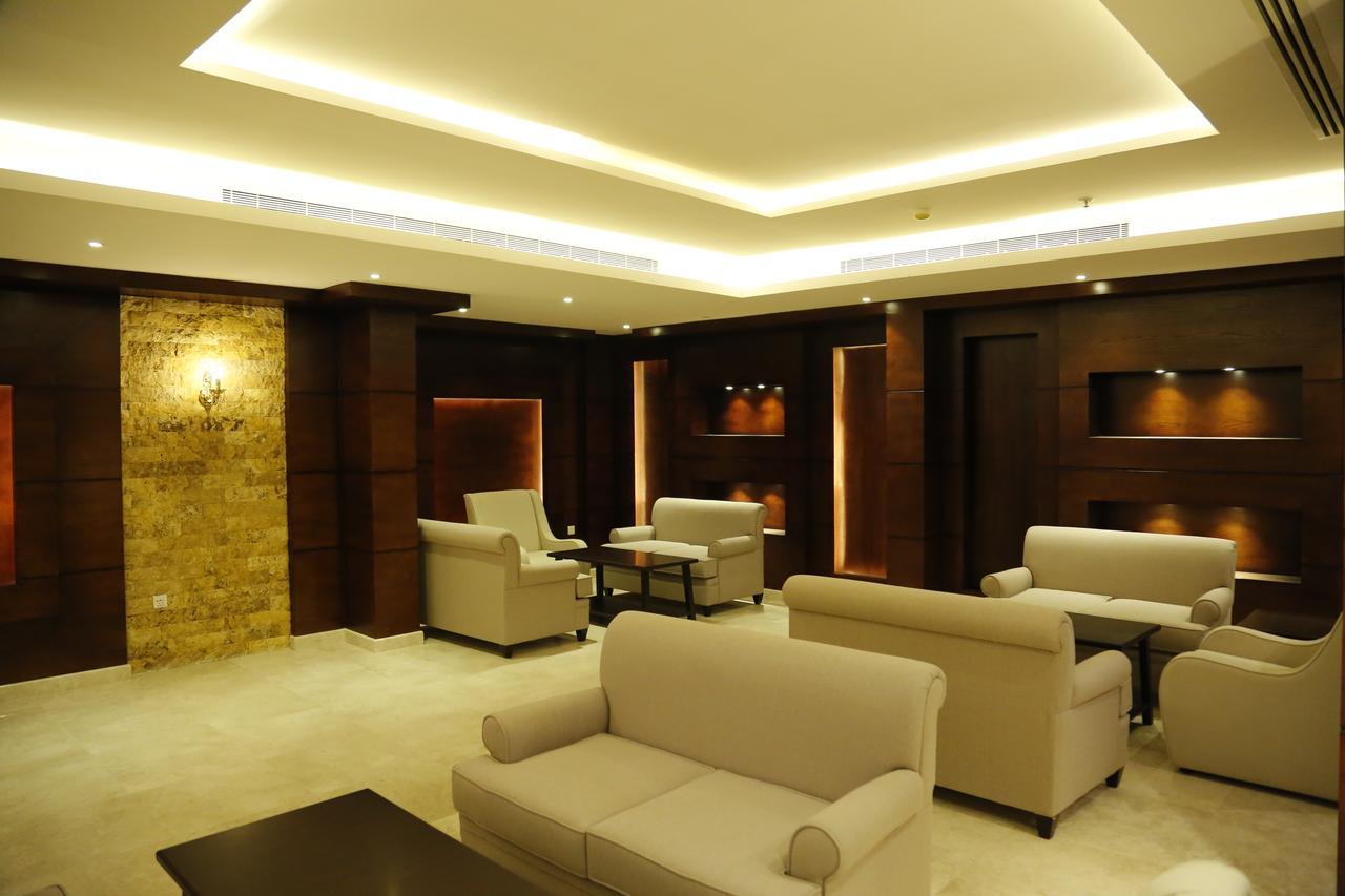 Flora Hotel Suite 2 فلورا2 للشقق المخدومة Rijád Kültér fotó