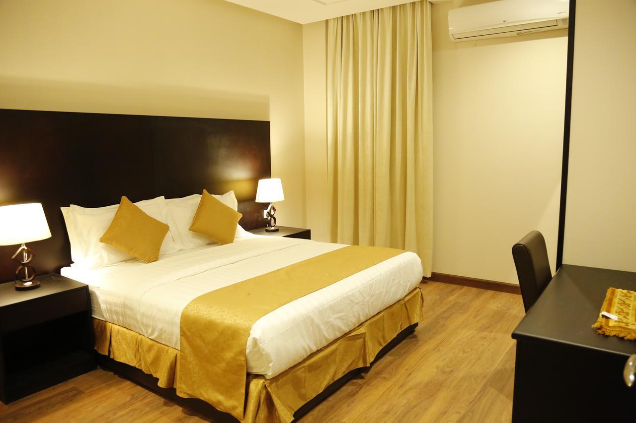 Flora Hotel Suite 2 فلورا2 للشقق المخدومة Rijád Kültér fotó