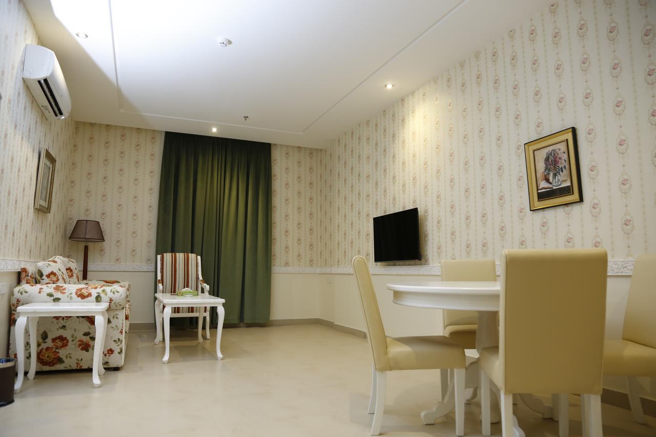 Flora Hotel Suite 2 فلورا2 للشقق المخدومة Rijád Kültér fotó