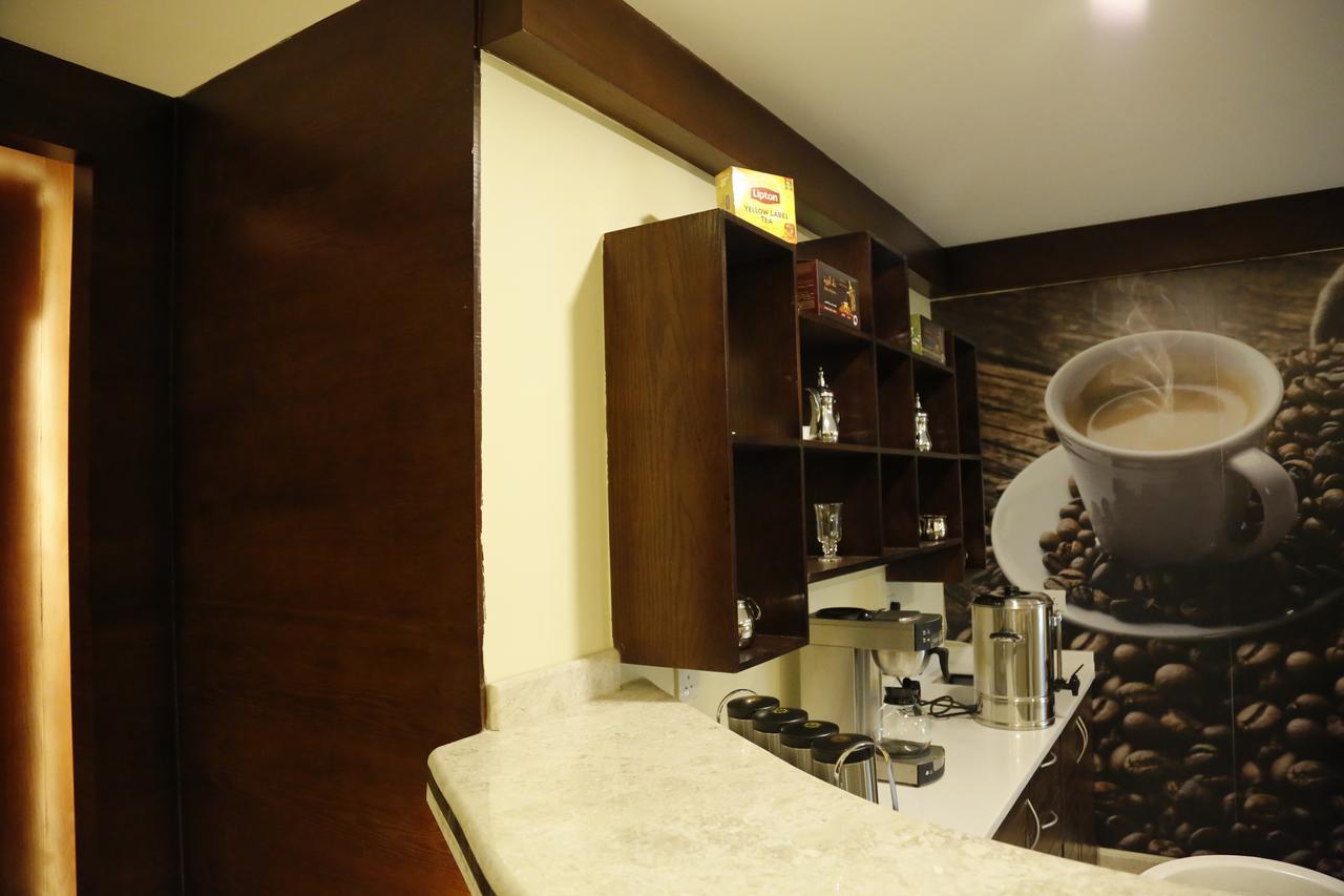 Flora Hotel Suite 2 فلورا2 للشقق المخدومة Rijád Kültér fotó