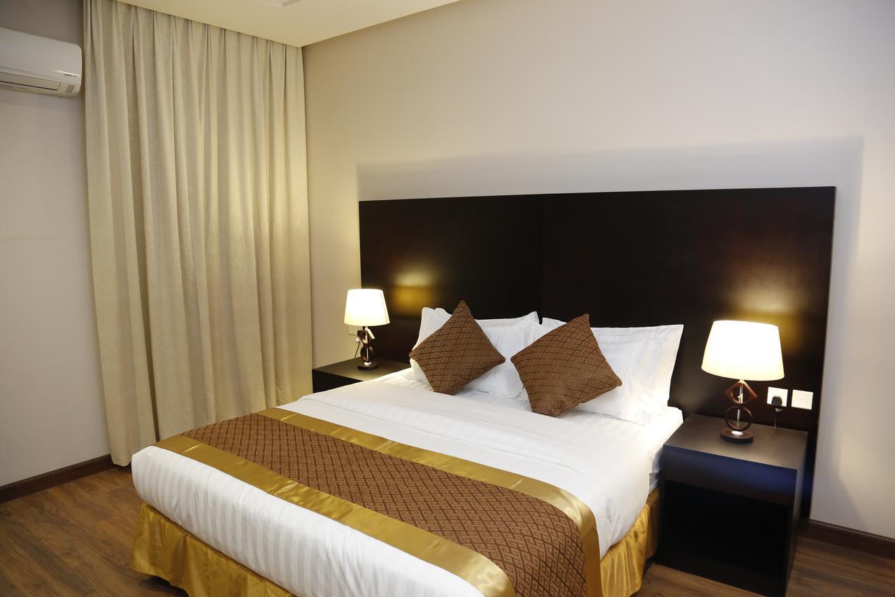 Flora Hotel Suite 2 فلورا2 للشقق المخدومة Rijád Kültér fotó