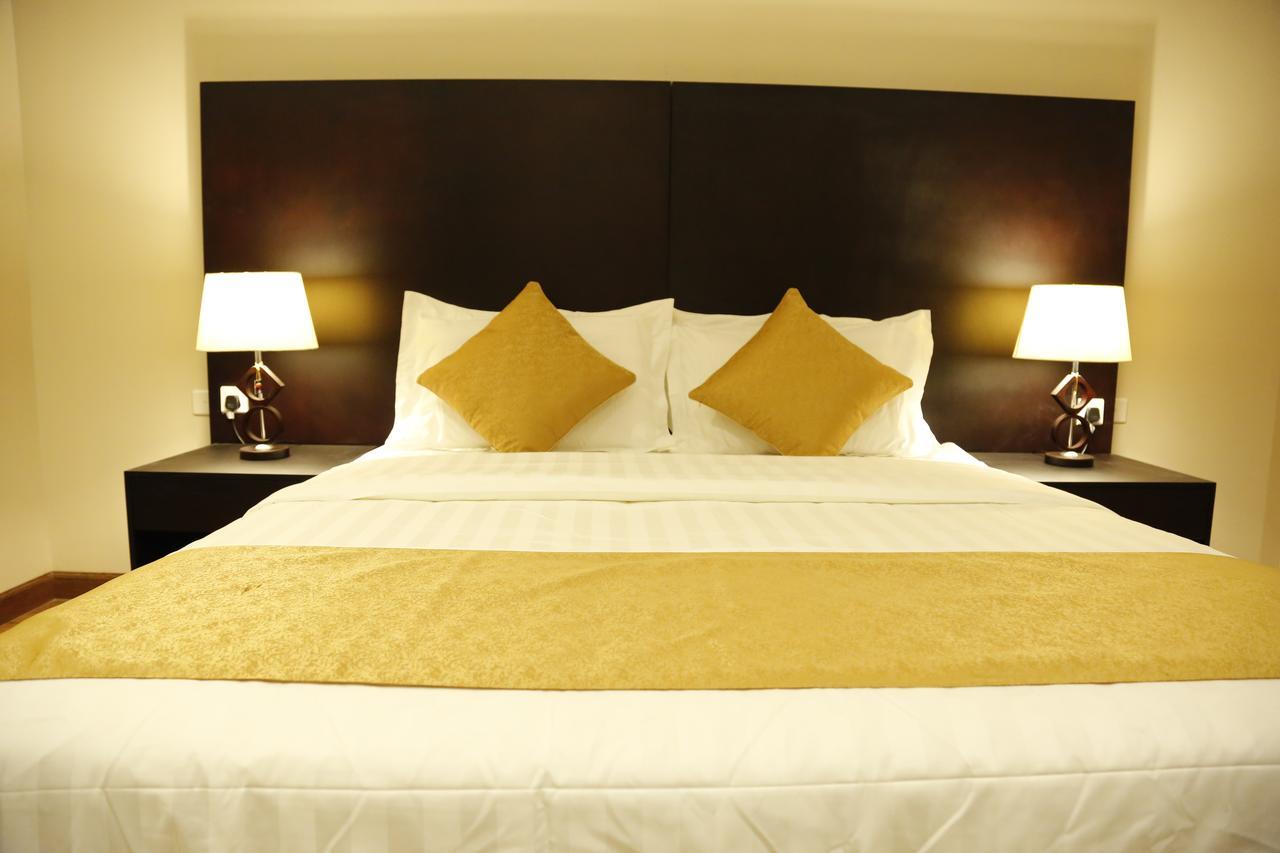 Flora Hotel Suite 2 فلورا2 للشقق المخدومة Rijád Kültér fotó