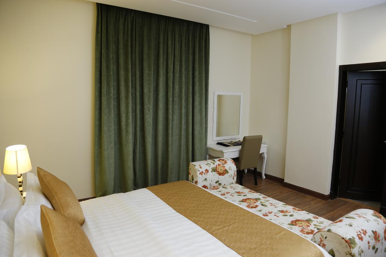 Flora Hotel Suite 2 فلورا2 للشقق المخدومة Rijád Kültér fotó